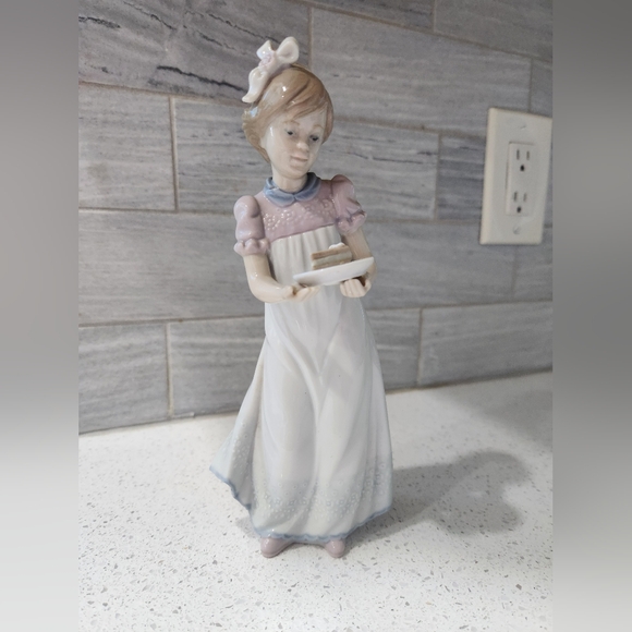 Lladro Other - Vintage Lladro Happy Birthday Girl Figurine